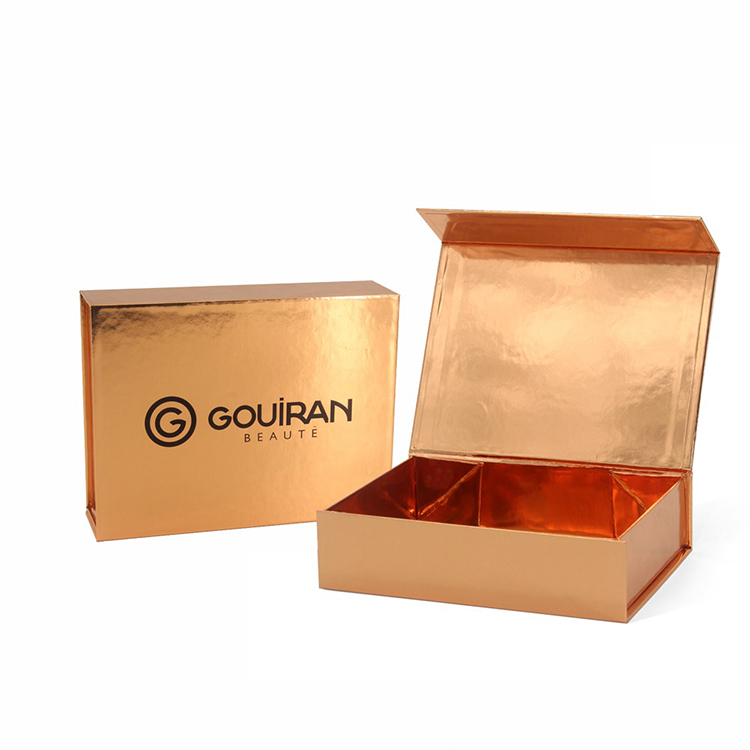 Zusammenklappbare Kosmetik-Geschenkbox in Roségold mit aufgedrucktem Logo