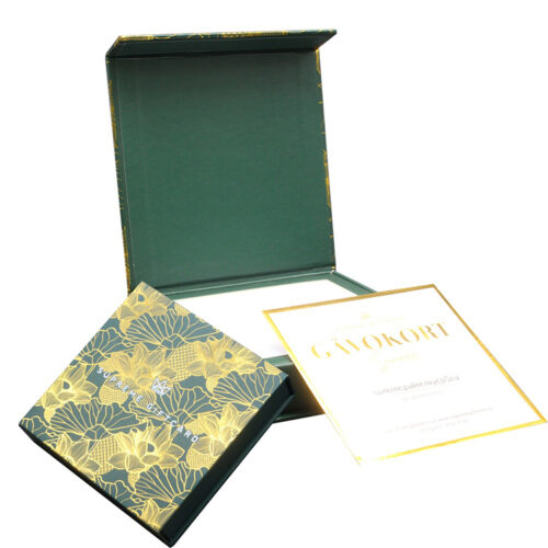 Gold Foil Magnetic Gift Card Box with Paperboard Insert Gold Foil Magnetic Gift Card Box with Paperboard Insert